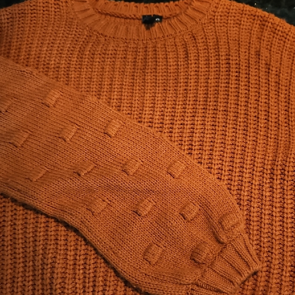 Like New XS Moon & Madison Warm Knit Cropped Sweater